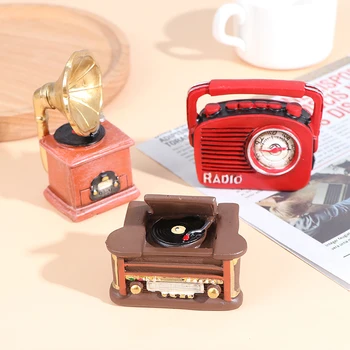 Novo!Lutke Mini Retro Radia Phonograph Smolo Simulacije Igrača, Lutka Hiša Ornament DIY Obrti Miniature Figurice za Dekoracijo